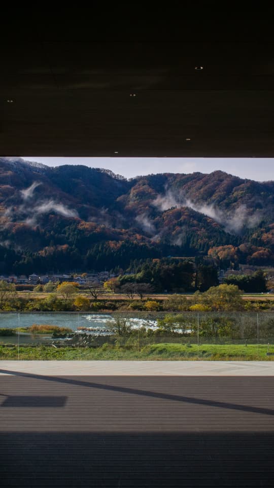 秋山明浄にして粧うが如く、