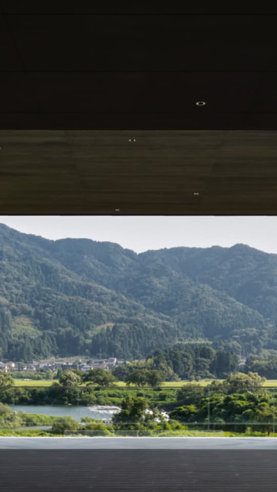 夏山蒼翠にして滴るが如く、